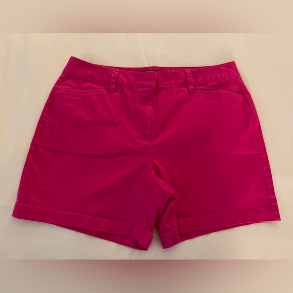 🌸🌸EUC Lands’ End Ladies Fuchsia Shorts Size 12 🌸🌸 - Picture 1 of 5